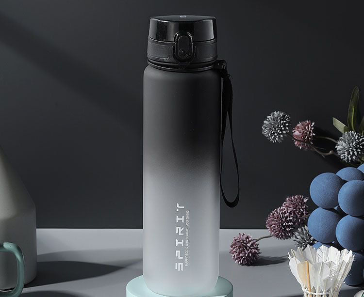 Vaso deportivo para agua para niños 2025, nuevo para verano, portátil, resistente a altas temperaturas, botella para fitness, para estudiantes, de gran capacidad para exteriores.