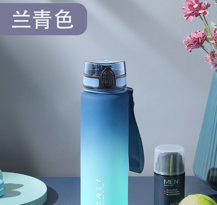 Vaso deportivo para agua para niños 2025, nuevo para verano, portátil, resistente a altas temperaturas, botella para fitness, para estudiantes, de gran capacidad para exteriores.