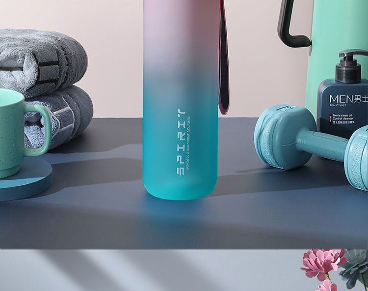 Vaso deportivo para agua para niños 2025, nuevo para verano, portátil, resistente a altas temperaturas, botella para fitness, para estudiantes, de gran capacidad para exteriores.