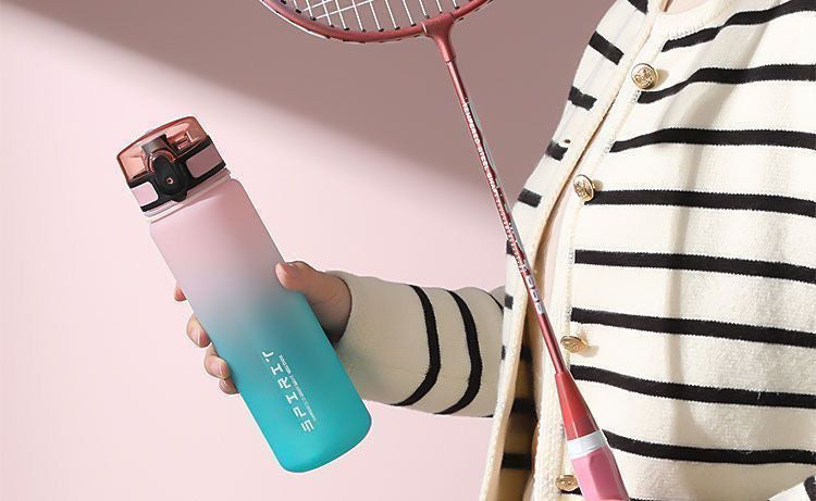 Vaso deportivo para agua para niños 2025, nuevo para verano, portátil, resistente a altas temperaturas, botella para fitness, para estudiantes, de gran capacidad para exteriores.