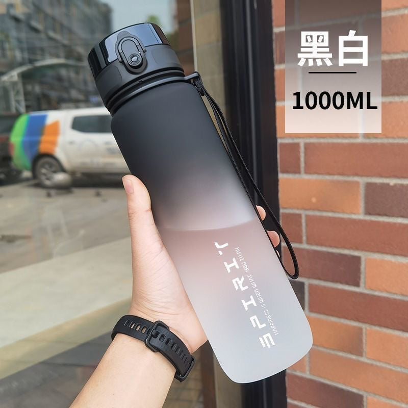 Vaso deportivo para agua para niños 2025, nuevo para verano, portátil, resistente a altas temperaturas, botella para fitness, para estudiantes, de gran capacidad para exteriores.