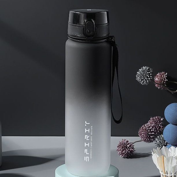 Vaso deportivo para agua para niños 2025, nuevo para verano, portátil, resistente a altas temperaturas, botella para fitness, para estudiantes, de gran capacidad para exteriores.